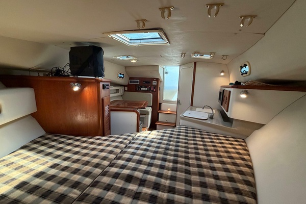 31ft Pursuit Yacht For Sale
