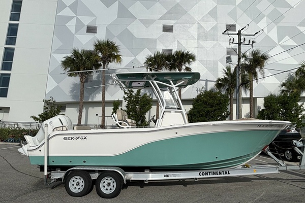 2018 Sea Fox 248 Commander