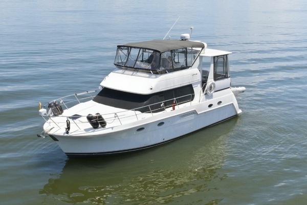 42-ft-Carver-2000-406 Aft Cabin Motor Yacht-Summer Place Grand Rivers Kentucky United States  yacht for sale
