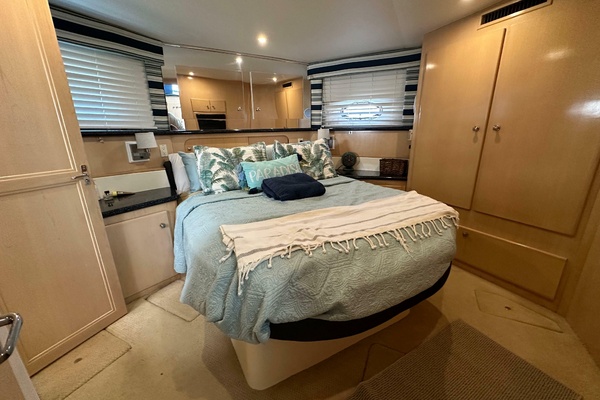 42ft Carver Yacht For Sale