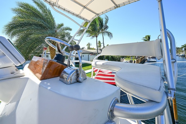 34ft Pursuit Yacht For Sale