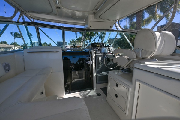 34ft Pursuit Yacht For Sale