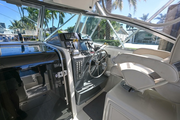 34ft Pursuit Yacht For Sale
