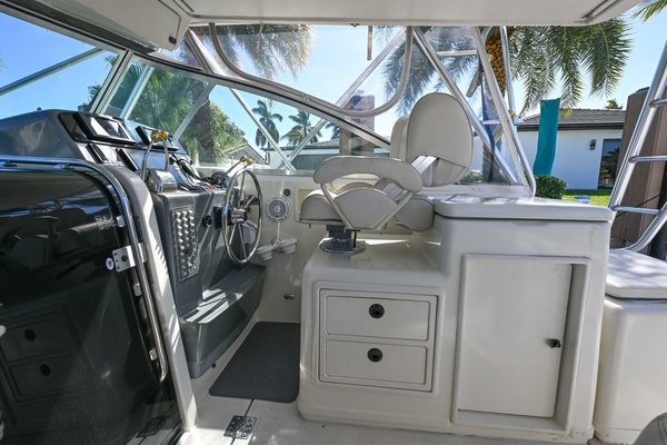 34ft Pursuit Yacht For Sale