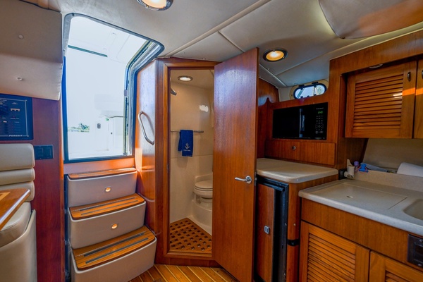 34ft Pursuit Yacht For Sale