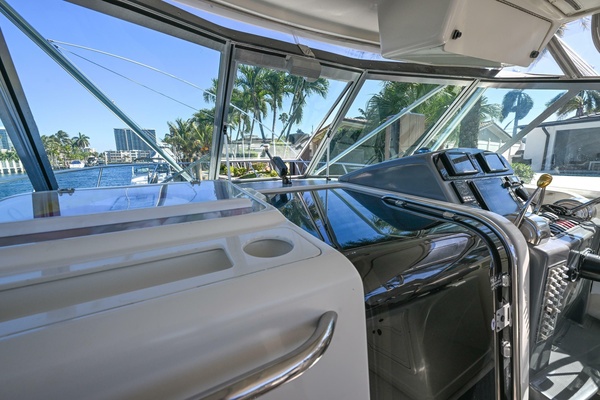 34ft Pursuit Yacht For Sale