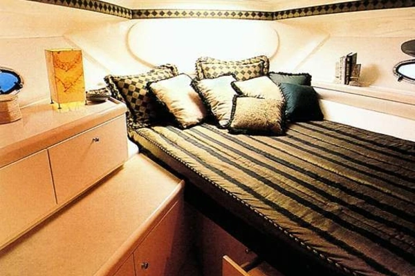Photo of the 1999 Carver 350 Mariner
