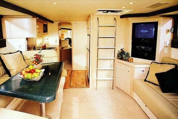 Photo of the 1999 Carver 350 Mariner