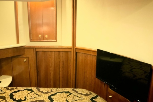 1999 Carver 45