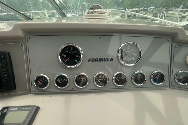 White House 31ft Formula Yacht For Sale