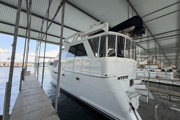 59ft Hatteras Yacht For Sale
