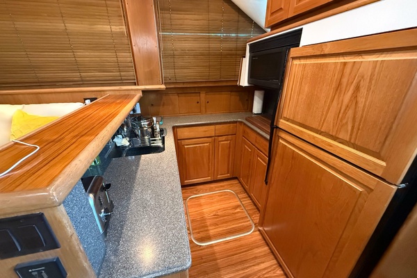 59ft Hatteras Yacht For Sale