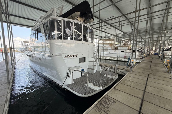 59ft Hatteras Yacht For Sale