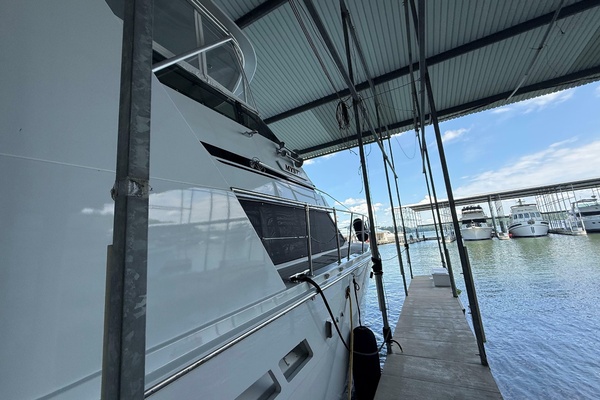 59ft Hatteras Yacht For Sale