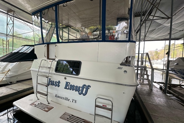 Photo of the 1991 Sea Ray 380 Aft Cabin