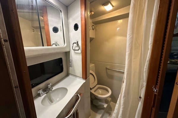 Photo of the 1991 Sea Ray 380 Aft Cabin