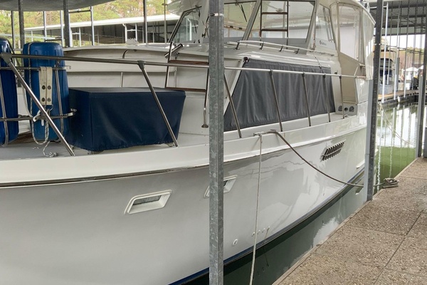 WEY PASS DUE III 41ft Hatteras Yacht For Sale