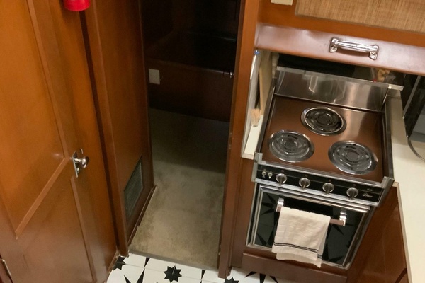 WEY PASS DUE III 41ft Hatteras Yacht For Sale