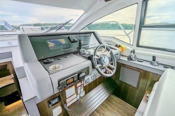 2023 Cruisers Yachts 43