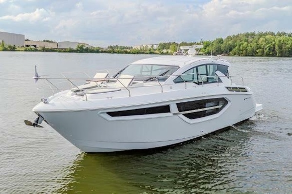 2023 Cruisers Yachts 43