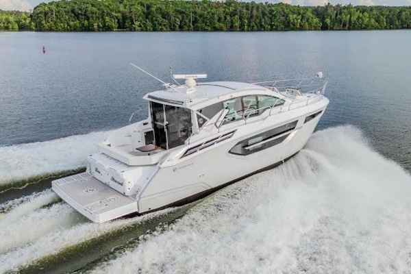 43FT (13M) CRUISERS YACHTS