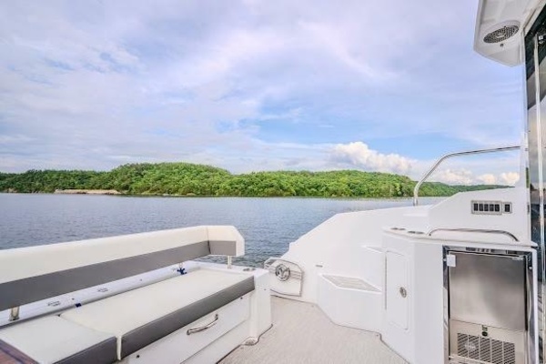 43ft Cruisers Yachts Yacht For Sale