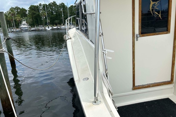 SLOW M OCEAN 36ft Hatteras Yacht For Sale