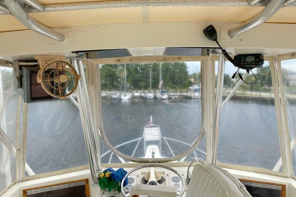 SLOW M OCEAN 36ft Hatteras Yacht For Sale