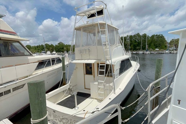 SLOW M OCEAN 36ft Hatteras Yacht For Sale