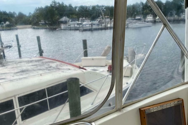 SLOW M OCEAN 36ft Hatteras Yacht For Sale