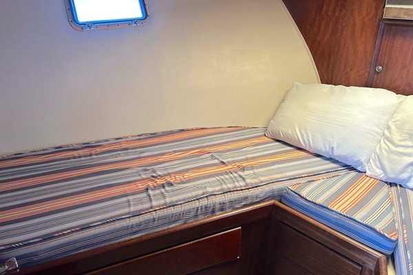 SLOW M OCEAN 36ft Hatteras Yacht For Sale