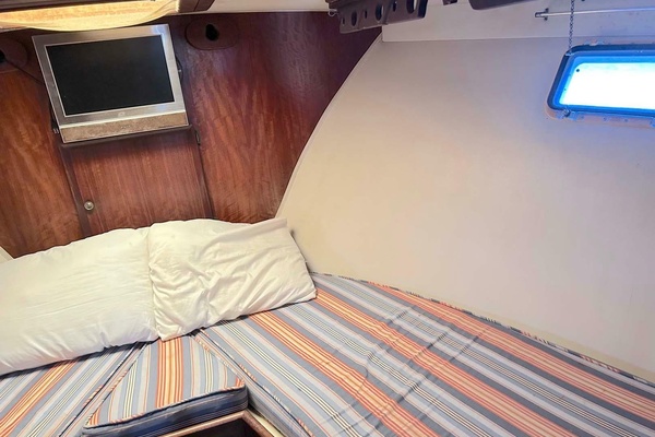 SLOW M OCEAN 36ft Hatteras Yacht For Sale