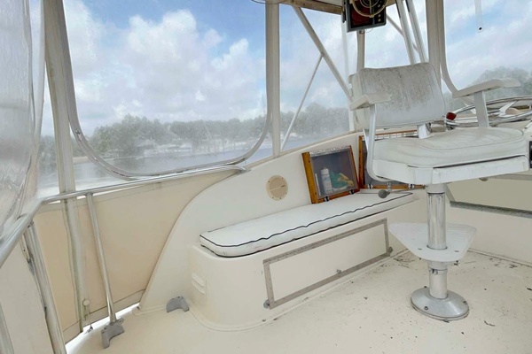 SLOW M OCEAN 36ft Hatteras Yacht For Sale