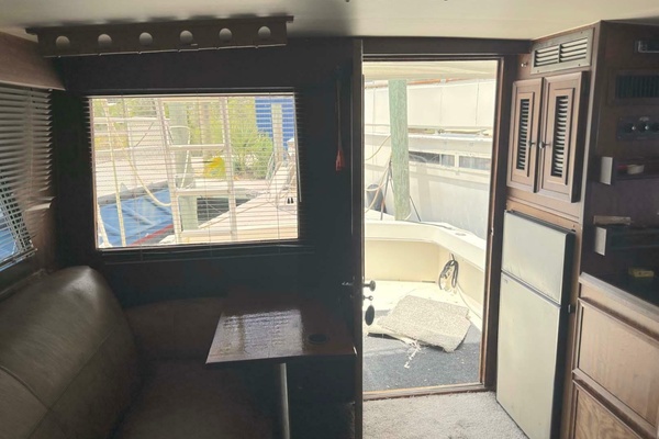 SLOW M OCEAN 36ft Hatteras Yacht For Sale