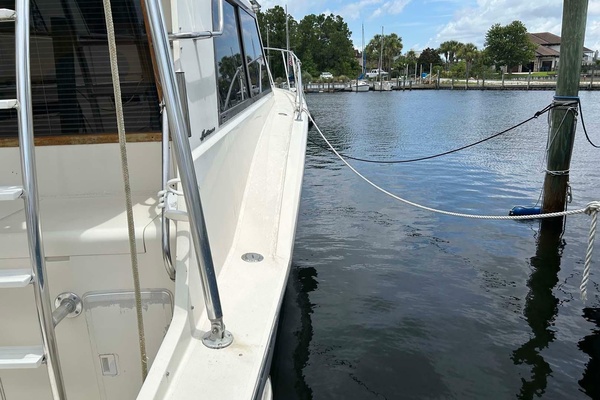 SLOW M OCEAN 36ft Hatteras Yacht For Sale