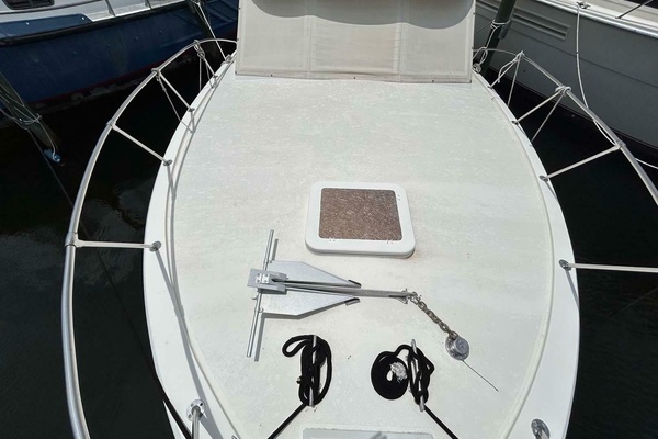 SLOW M OCEAN 36ft Hatteras Yacht For Sale
