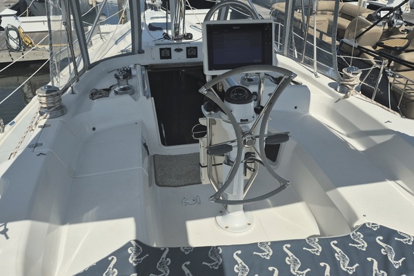 Paws  amp  Chill 42ft Hunter Yacht For Sale