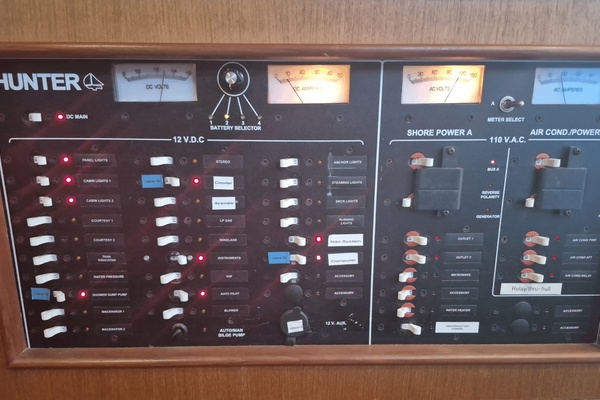 Paws  amp  Chill 42ft Hunter Yacht For Sale