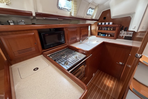 Perfect Day 3 42ft Beneteau Yacht For Sale