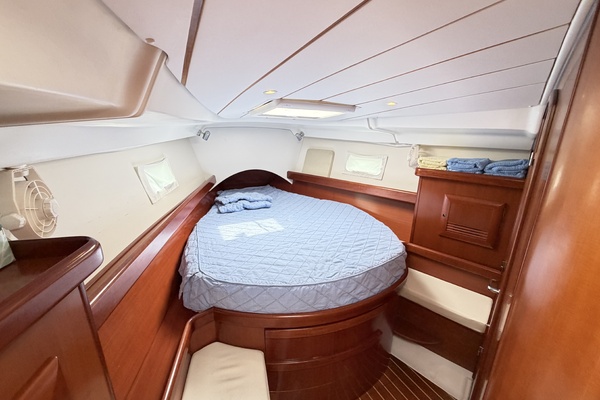 Perfect Day 3 42ft Beneteau Yacht For Sale