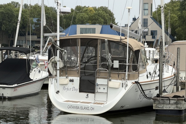 Perfect Day 3 42ft Beneteau Yacht For Sale