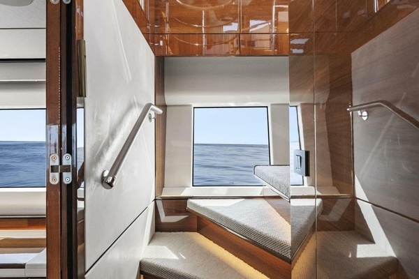 2018 Princess 75