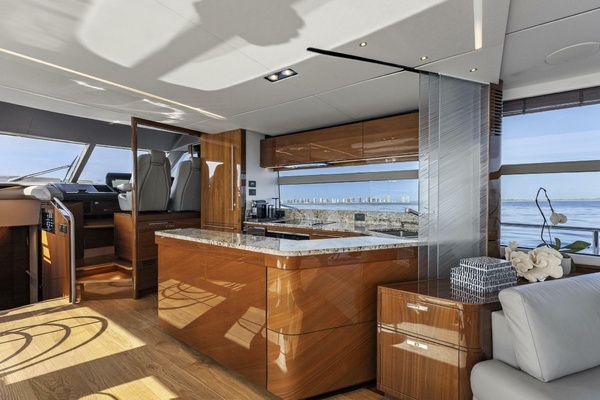 2018 Princess 75