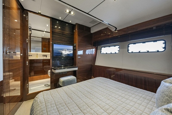 2018 Princess 75