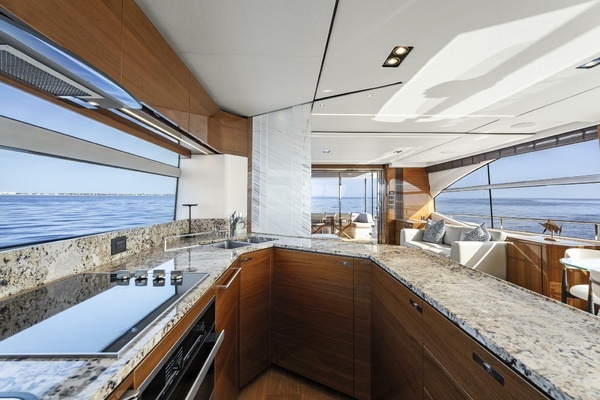 2018 Princess 75