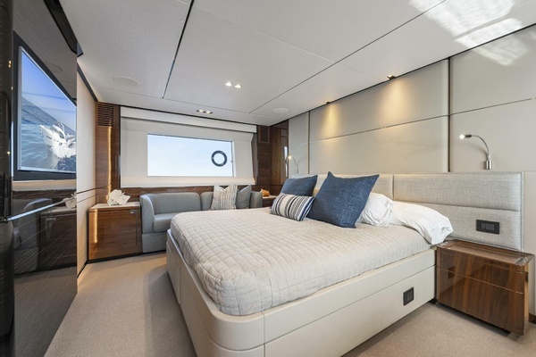2018 Princess 75