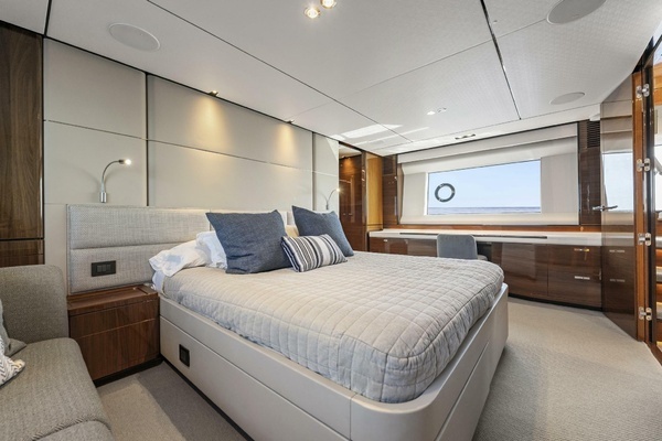 2018 Princess 75