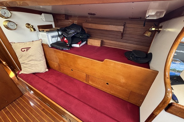 REDHEAD 40ft Hinckley Yacht For Sale