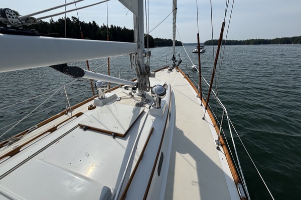 REDHEAD 40ft Hinckley Yacht For Sale