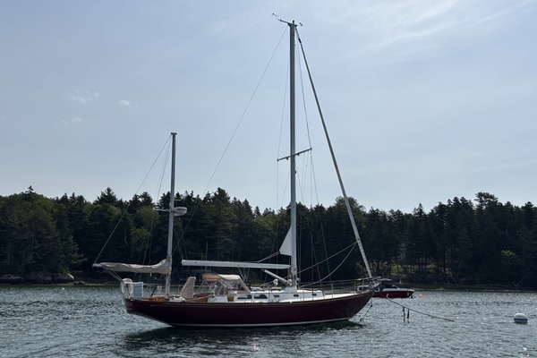 REDHEAD 40ft Hinckley Yacht For Sale